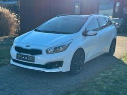 Weiß Gebraucht 2016 Kia Ceed Sportswagon Platinum Edition Kombi | 9.999 € (Fairer Preis)