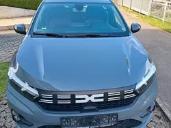 Grau Gebraucht 2024 Dacia Sandero Expression Kleinwagen | 14.300 € (Superpreis)