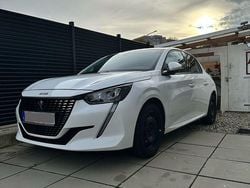 Weiß Gebraucht 2021 Peugeot 208 Allure Kleinwagen | 13.300 € (Fairer Preis)