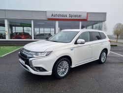 Weiß Gebraucht 2019 Mitsubishi Outlander P-HEV Basis SUV | 20.790 € (Etwas zu teuer)
