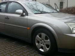 Grün Gebraucht 2003 Opel Vectra Limousine | 2.200 € (Fairer Preis)