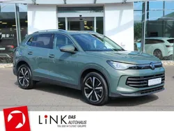 Cipressinogrün metallic Gebraucht 2025 VW Tiguan Elegance SUV | 40.990 € (Etwas zu teuer)