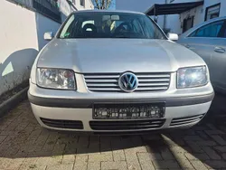 Silber Gebraucht 2000 VW Bora Basis Limousine | 1.999 € (Etwas zu teuer)
