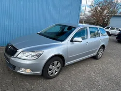 Silber Gebraucht 2013 Skoda Octavia Active Kombi | 3.300 € (Superpreis)