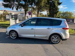 Silber Gebraucht 2011 Renault Grand Scénic III Bose Edition Van / Kleinbus | 5.700 € (Etwas zu teuer)