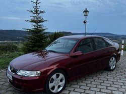 Rot Gebraucht 2001 Opel Vectra Sport Limousine | 4.300 € (Teuer)