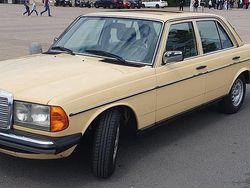 Beige Gebraucht 1981 Mercedes E230 Limousine | 6.500 €