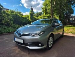 Silber Gebraucht 2016 Toyota Auris Touring Sports Edition-S Kombi | 13.800 € (Fairer Preis)