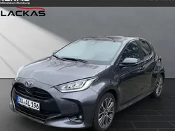 Grau Gebraucht 2024 Toyota Yaris Hybrid Style Limousine | 27.950 € (Etwas zu teuer)