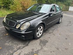 Schwarz Gebraucht 2005 Mercedes E220 Avantgarde Limousine | 4.490 € (Fairer Preis)