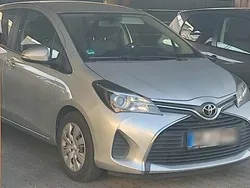 Silber Gebraucht 2015 Toyota Yaris Comfort Kleinwagen | 8.800 € (Teuer)