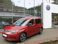Rot Gebraucht 2024 VW Caddy Goal Van / Kleinbus | 32.490 € (Teuer)