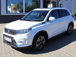 Cool white pearl Gebraucht 2022 Suzuki Vitara Comfort+ SUV | 23.590 € (Teuer)