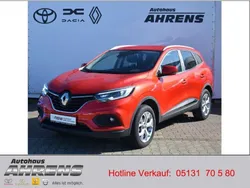 Dezirrot Gebraucht 2022 Renault Kadjar Zen SUV | 19.900 € (Fairer Preis)
