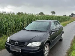 Schwarz Gebraucht 2000 Opel Astra Limousine | 850 € (Fairer Preis)