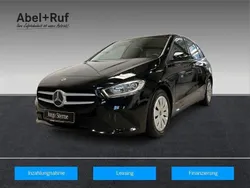 Schwarz Gebraucht 2022 Mercedes B180 Van / Kleinbus | 21.989 € (Guter Preis)
