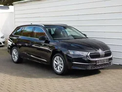 Schwarz blackmagic Neu 2024 Skoda Octavia Selection Kombi | 32.340 € (Fairer Preis)
