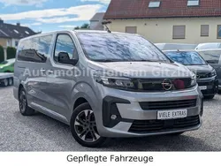 Grau Gebraucht 2024 Opel Zafira Life Van | 35.949 €