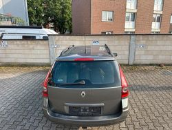 Grau Gebraucht 2005 Renault Mégane II Kombi | 1.100 €