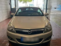 Grau Gebraucht 2006 Opel Astra Cabriolet Cabrio | 4.200 € (Teuer)