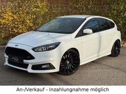 Weiß Gebraucht 2016 Ford Focus ST Limousine | 11.990 € (Fairer Preis)