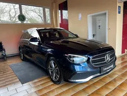 Blau Gebraucht 2023 Mercedes E220 Avantgarde Limousine | 28.400 € (Guter Preis)
