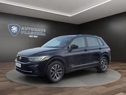 Deep black perleffekt (schwarz) Gebraucht 2022 VW Tiguan Life SUV | 25.950 € (Guter Preis)