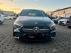 Schwarz Gebraucht 2019 Mercedes B220 AMG line Van / Kleinbus | 22.990 € (Fairer Preis)