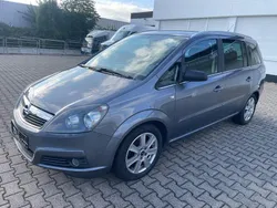 Grau Gebraucht 2007 Opel Zafira Edition Van / Kleinbus | 3.999 € (Fairer Preis)