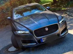 Grau Gebraucht 2017 Jaguar XF Portfolio Limousine | 20.999 € (Fairer Preis)