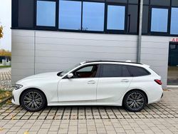 Weiß Gebraucht 2021 BMW 330 Sport Line Kombi | 31.999 € (Etwas zu teuer)