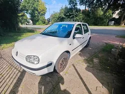 Weiß Gebraucht 1998 VW Golf IV Kleinwagen | 2.000 € (Fairer Preis)