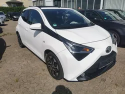Weiß Gebraucht 2021 Toyota Aygo X-play Kleinwagen | 9.999 € (Fairer Preis)