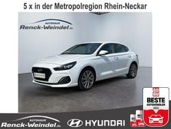Weiß Gebraucht 2020 Hyundai i30 Style Limousine | 19.989 € (Fairer Preis)