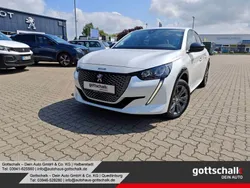 Weiß Gebraucht 2022 Peugeot e-208 Active Kleinwagen | 18.990 € (Etwas zu teuer)