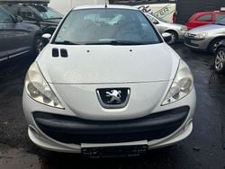 Weiß Gebraucht 2009 Peugeot 206+ Basis Kleinwagen | 1.299 € (Guter Preis)