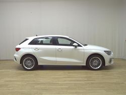 Weiss Gebraucht 2023 Audi A3 Advanced | 20.380 € (Superpreis)