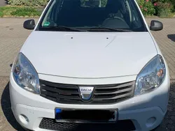 Weiß Gebraucht 2010 Dacia Sandero Kleinwagen | 2.800 € (Fairer Preis)