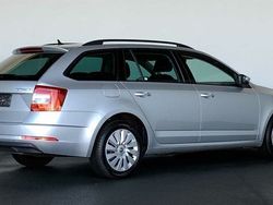 Silber / brillantsilber / metallic Gebraucht 2020 Skoda Octavia Ambition Kombi | 23.450 € (Fairer Preis)