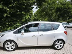 Grau Gebraucht 2011 Opel Meriva Innovation Van / Kleinbus | 4.500 € (Fairer Preis)