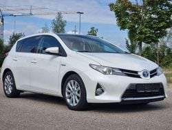 Weiß Gebraucht 2016 Toyota Auris Hybrid Lounge Kombi | 15.800 € (Fairer Preis)