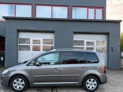 Grau Gebraucht 2009 VW Touran Van / Kleinbus | 8.850 €