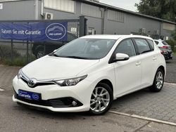 Weiß Gebraucht 2016 Toyota Auris Edition-S Limousine | 8.990 € (Fairer Preis)