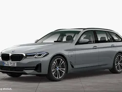 Skyscraper grau Gebraucht 2023 BMW 530e Sport Line Kombi | 41.870 € (Etwas zu teuer)