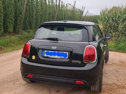 Schwarz Gebraucht 2023 Mini Cooper SE Classic Kleinwagen | 22.000 € (Etwas zu teuer)