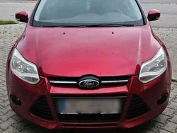 Rot Gebraucht 2011 Ford Focus Limousine | 3.500 € (Fairer Preis)