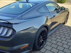 Grau Gebraucht 2021 Ford Mustang GT Fastback Coupé | 43.900 € (Fairer Preis)