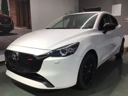 Snowflake white pearl Gebraucht 2024 Mazda 2 Homura-Line Limousine | 20.400 € (Fairer Preis)
