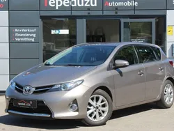 Grau Gebraucht 2013 Toyota Auris Edition Limousine | 7.499 € (Superpreis)