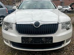 Weiß Gebraucht 2013 Skoda Superb Kombi | 4.000 € (Guter Preis)